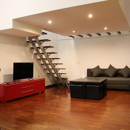 Cozy & Large Loft Famagosta Apartment มิลาน ภายนอก รูปภาพ