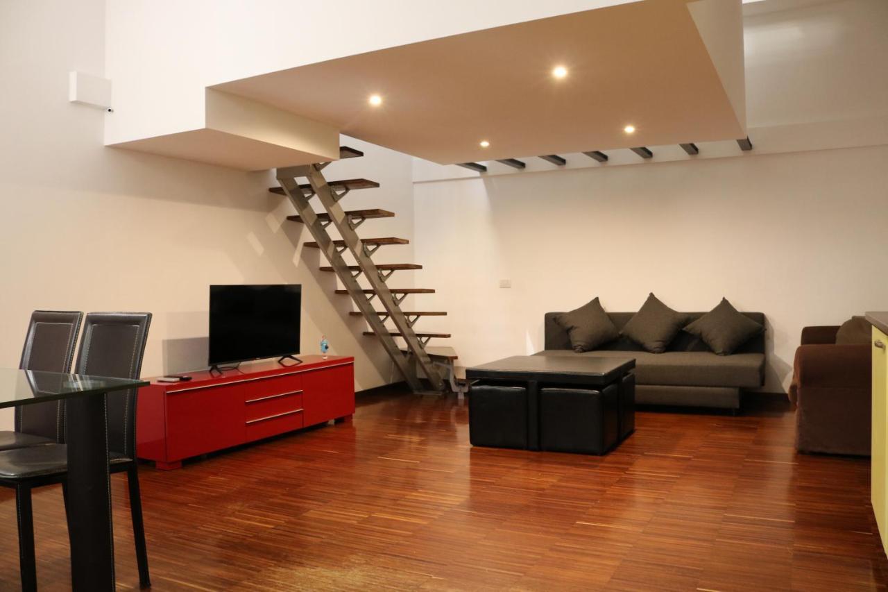Cozy & Large Loft Famagosta Apartment มิลาน ภายนอก รูปภาพ
